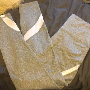 NWT Medium Aerie Grey/White leggings